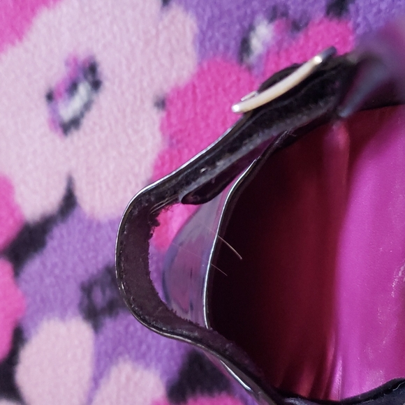 Little Heels - Picture 2 of 3